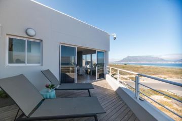 ocean12 Guesthouse Sunset Beach Guest house, Cape Town - 3