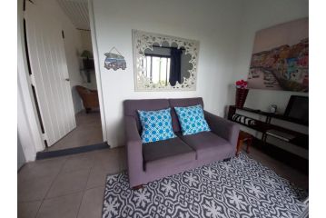 Ocean Rush Dolphin Apartment, Zinkwazi Beach - 4