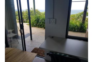 Ocean Rush Dolphin Apartment, Zinkwazi Beach - 5