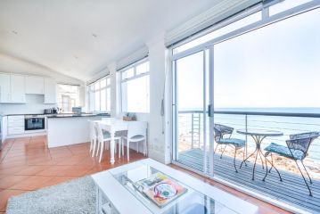 Oceanfront Penthouse Apartment, Muizenberg - 3