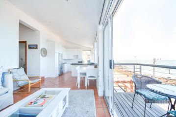 Oceanfront Penthouse Apartment, Muizenberg - 2