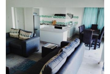 Oceans Breeze - Unit 2 Second floor Apartment, Durban - 3