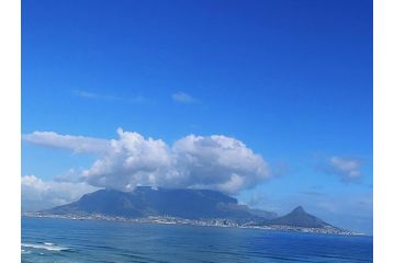 Oceanview Apartment -- Stunning view of Table Mountain & Atlantic Ocean Apartment, Cape Town - 2