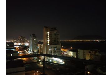 Oceanview Apartment -- Stunning view of Table Mountain & Atlantic Ocean Apartment, Cape Town - 4