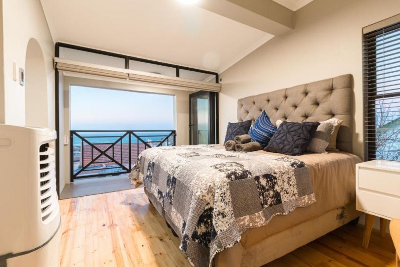 Oldie Villa - A Balcony Seaview Apartment, Port Elizabeth - imaginea 7