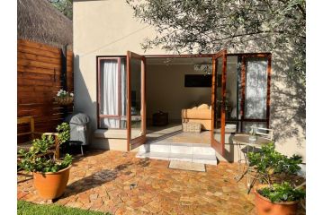 Olive Branch Cottage Bed and breakfast, Benoni - 1
