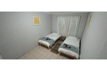 OlivÃ© Contractors or Long Stay Accommodation [Max 4] Apartment, Nelspruit - 1