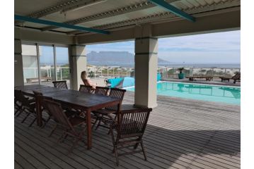 On The Beach Front Sea Spray Apartment, Bloubergstrand - 3