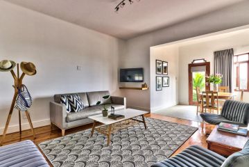 On the Beach in Camps Bay - fully equipped 2 bedroom apartment Apartment, Cape Town - 2