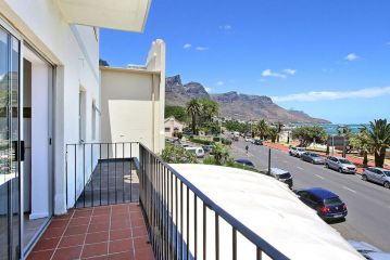 On the Beach in Campsbay Apartment, Cape Town - 2