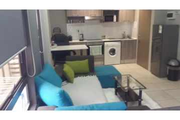 One Bedroom Self Catering Unit Central By The Mall Apartment, Johannesburg - 1
