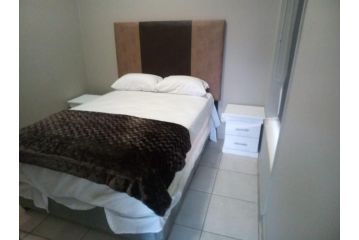 One Bedroom Self Catering Unit Central By The Mall Apartment, Johannesburg - 3