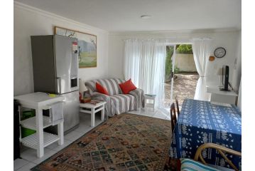 Onrus Garden Cottage, Sunny and Spacious Guest house, Hermanus - 4