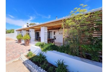 Oorgenoeg in Langebaan Apartment, Langebaan - 2