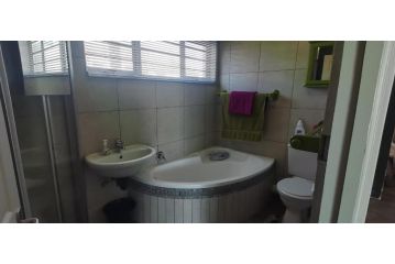 Oppibaai - Britannia Bay Apartment, St Helena Bay - 3