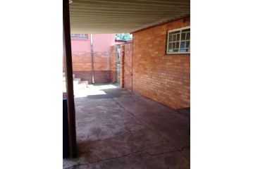 Orchid Doll Guesthouse Apartment, Roodepoort - 3