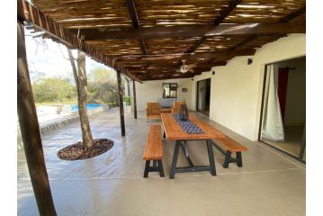 Ostrich Hide Villa, Marloth Park - 4