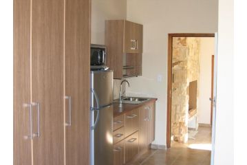 Oubaai Ocean View Private Self catering rooms Herolds Bay Apartment, George - 5