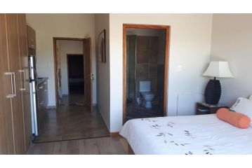 Oubaai Ocean View Private Self catering rooms Herolds Bay Apartment, George - 1