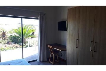 Oubaai Ocean View Private Self catering rooms Herolds Bay Apartment, George - 3
