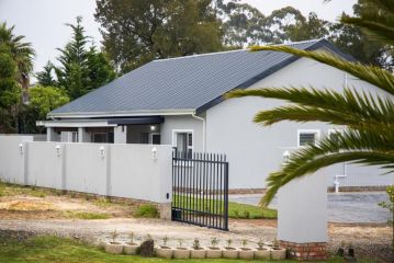 Out of Bounds Self-Catering Lodge Hotel, George - 3