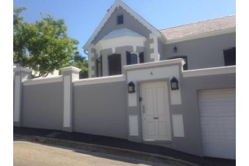 Overstone House - Victorian Family Home close to the Sea. Villa, Cape Town - 2