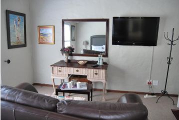 Owls Nest Self Catering Apartment, George - 5
