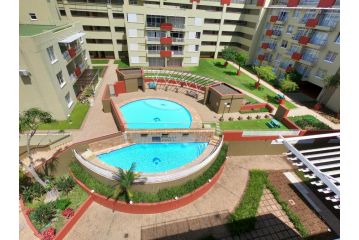 King Loft Apartment - 2 x King Size Beds & Sofa beds with secure parking Apartment, Durban - 2