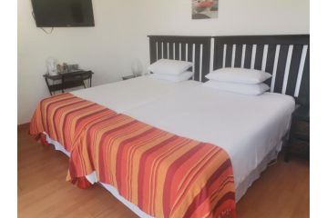 Palm Tree BnB Bed and breakfast, East London - 2