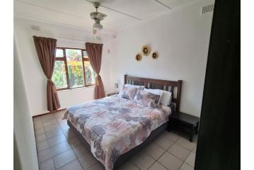 Paradise Palms Uvongo Guest house, Margate - 1