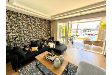 Parama 003 Secure, Luxurious Waterfront Apartment, Cape Town - 2