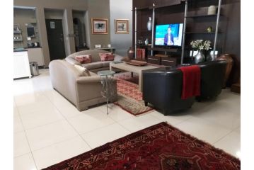 Parkmore Gem Apartment, Johannesburg - 2