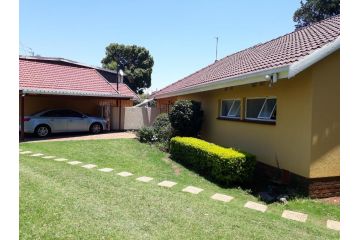Peace & Lovely Bed and Breakfast Guest house, Johannesburg - 2