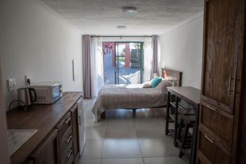 Peaceful 1-bedroom flatlet, 10 min from the beach Apartment, Cape Town - 1