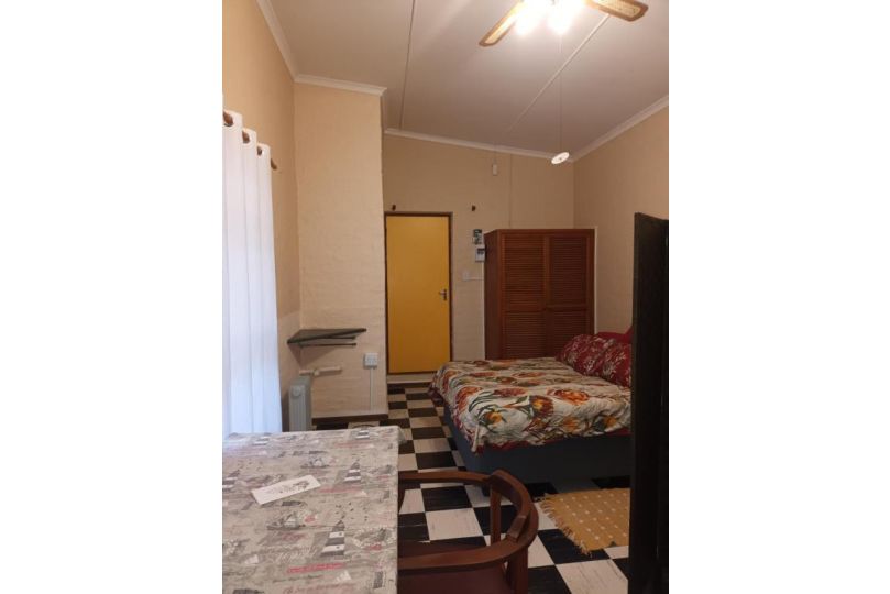 Peaceful 1-bedroom loft in Sunnyside Apartment, Grahamstown - imaginea 4