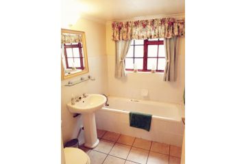 Peebles Cottage Apartment, Clarens - 3