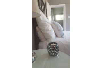 Peony Luxury Room with Wifi and own entrance Guest house, Stellenbosch - 2