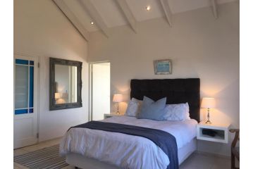 PERFECT 10 - 7 to 13 Sleeper Luxury Holiday Home Breakage Deposit of R2500 for 10 to 13 persons per weekend Guest house, Langebaan - 4