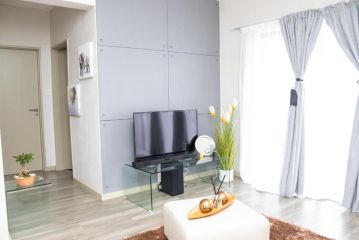 Petite 1 bedroom apartment in a tranquil environment Apartment, Sandton - 4