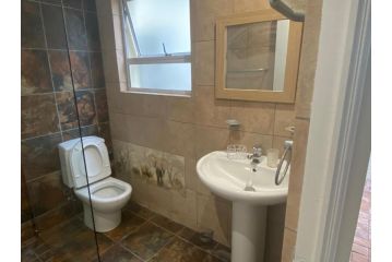 Phil's studio Guest house, Midrand - 1