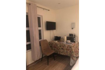 Phil's studio Guest house, Midrand - 3
