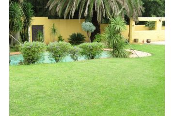 Phomolong Guest House, WestGate, Roodeporte Guest house, Roodepoort - 1