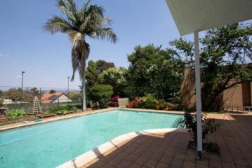 Pine Park Garden Cottages Guest house, Johannesburg - 1