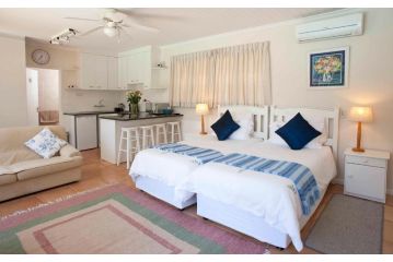 Pinoak Cottage Constantia Guest house, Cape Town - 3