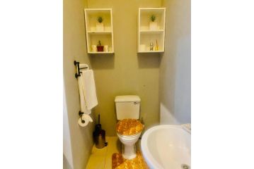 Plattekloof, Parow, quiet, secure Guest house, Cape Town - 5