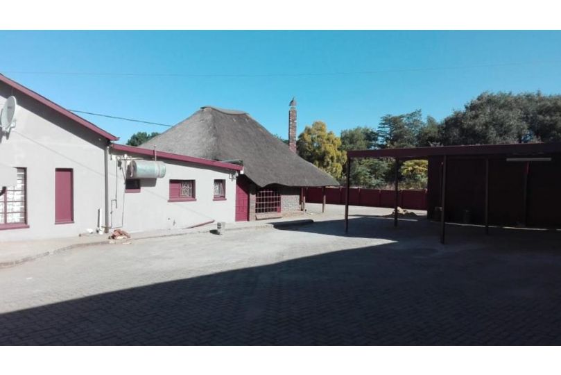 Point 55 Guest house, Zeerust - imaginea 9