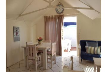 Point Village Accommodation - Dizzy Dazy Apartment, Mossel Bay - 5