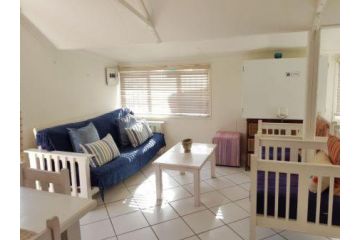 Point Village Accommodation - Dizzy Dazy Apartment, Mossel Bay - 4