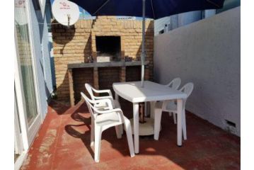 Point Village Accommodation - Dizzy Dazy Apartment, Mossel Bay - 3