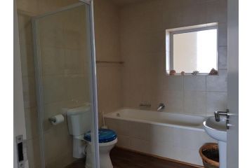 Point Village Accommodation - Estoril 26 Apartment, Mossel Bay - 3